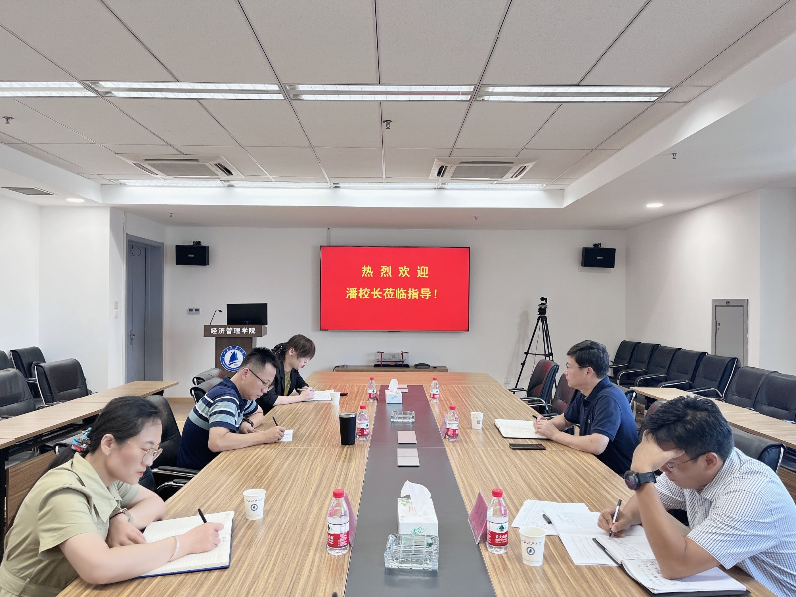 1694531410532214.jpg 潘校长调研.jpg