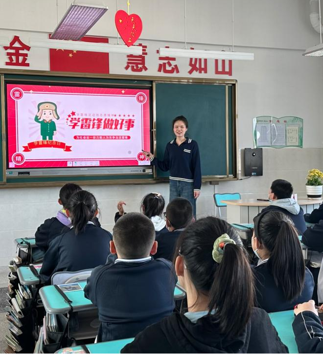 1679894094727182.png 陈思晴在授课.png