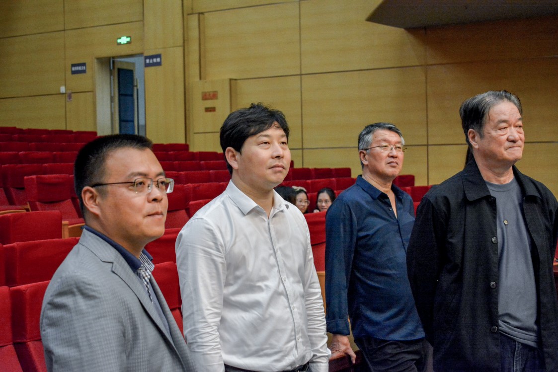 1696595150652697.jpg 表演1.jpg