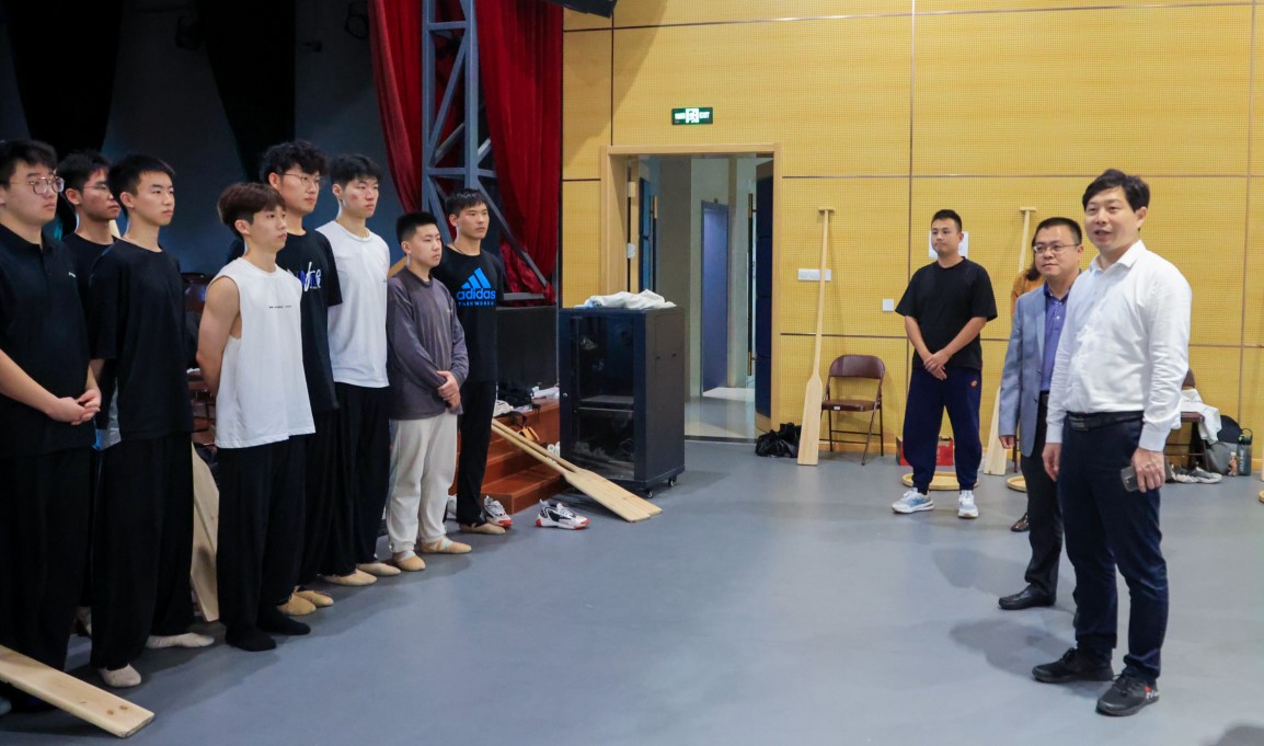 1696595189304613.jpg 表演2.jpg