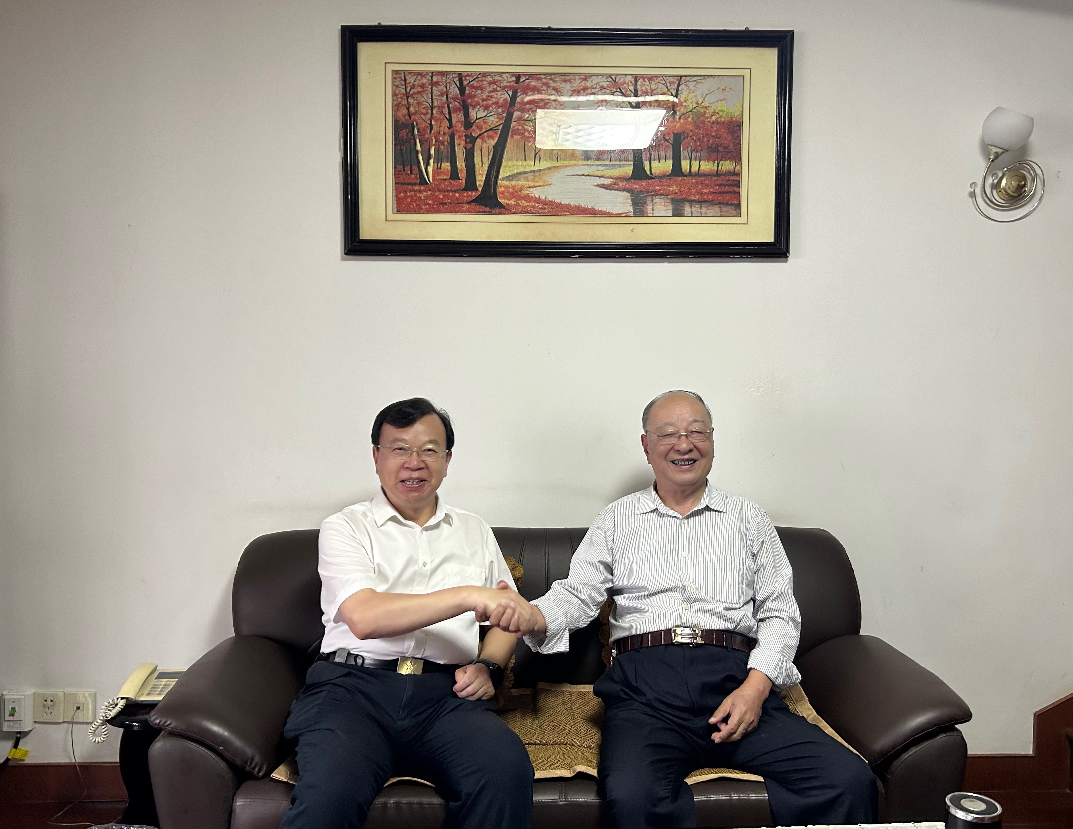 1727676833673862.jpg 1727676833673862.jpg